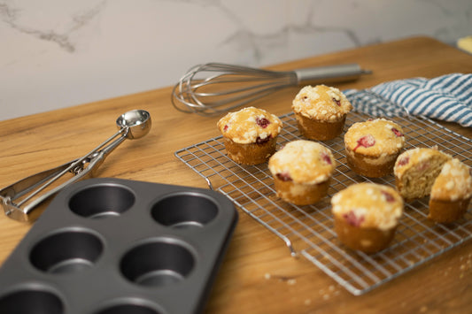 Resep Strawberry Crumble Muffins: Kue Lembut Teman Sarapan atau Ngeteh di Sore Hari