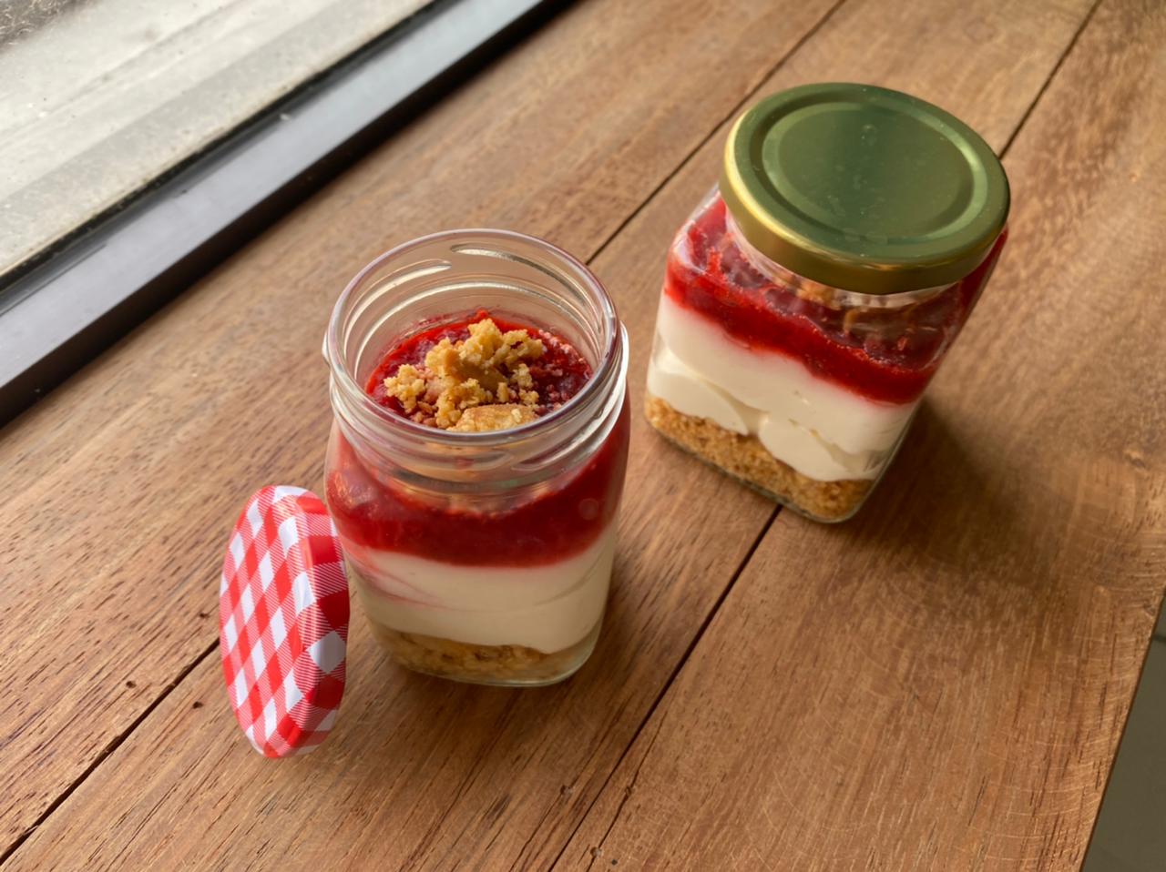Resep Strawberry Cheesecake Dessert Jar